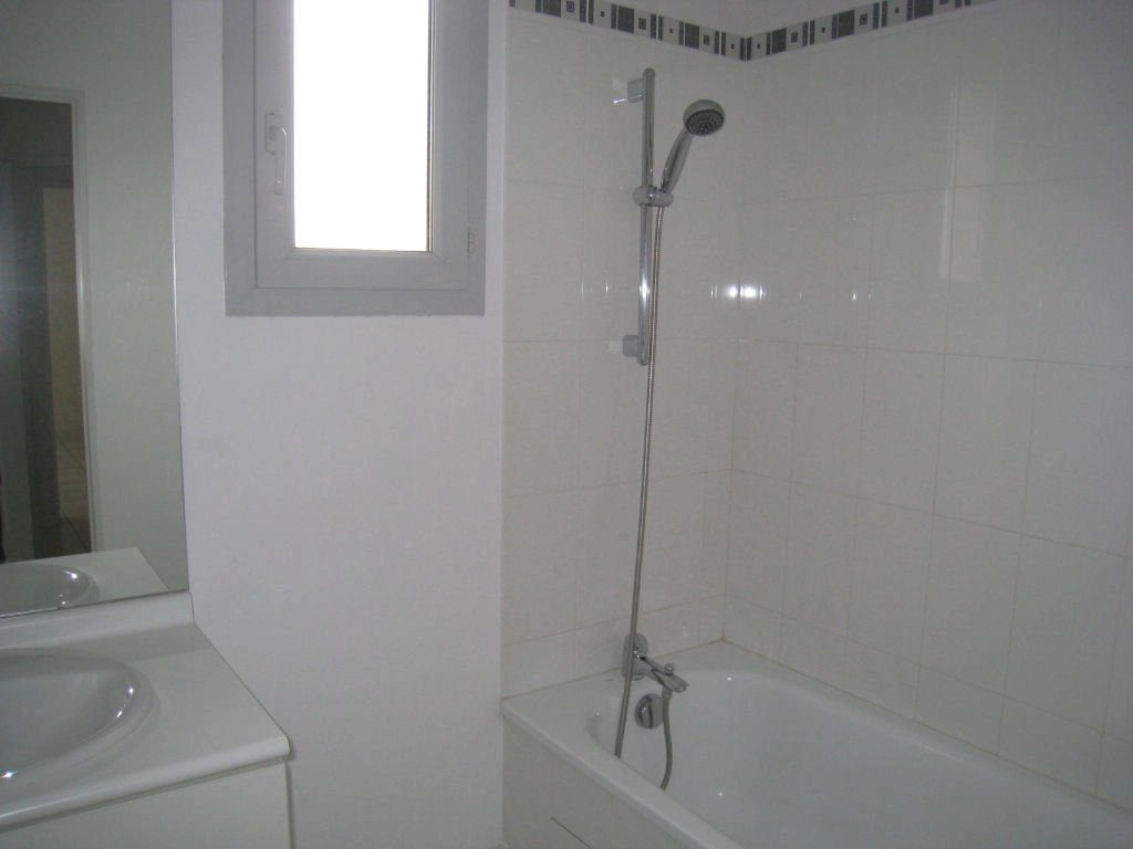 483223 Location Lyon 8ème