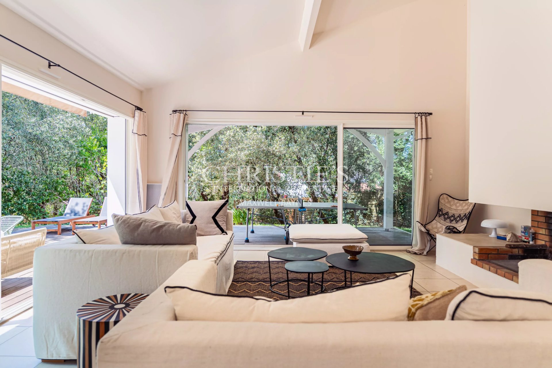 6 Bedroom Villa/Townhouse's Image 8