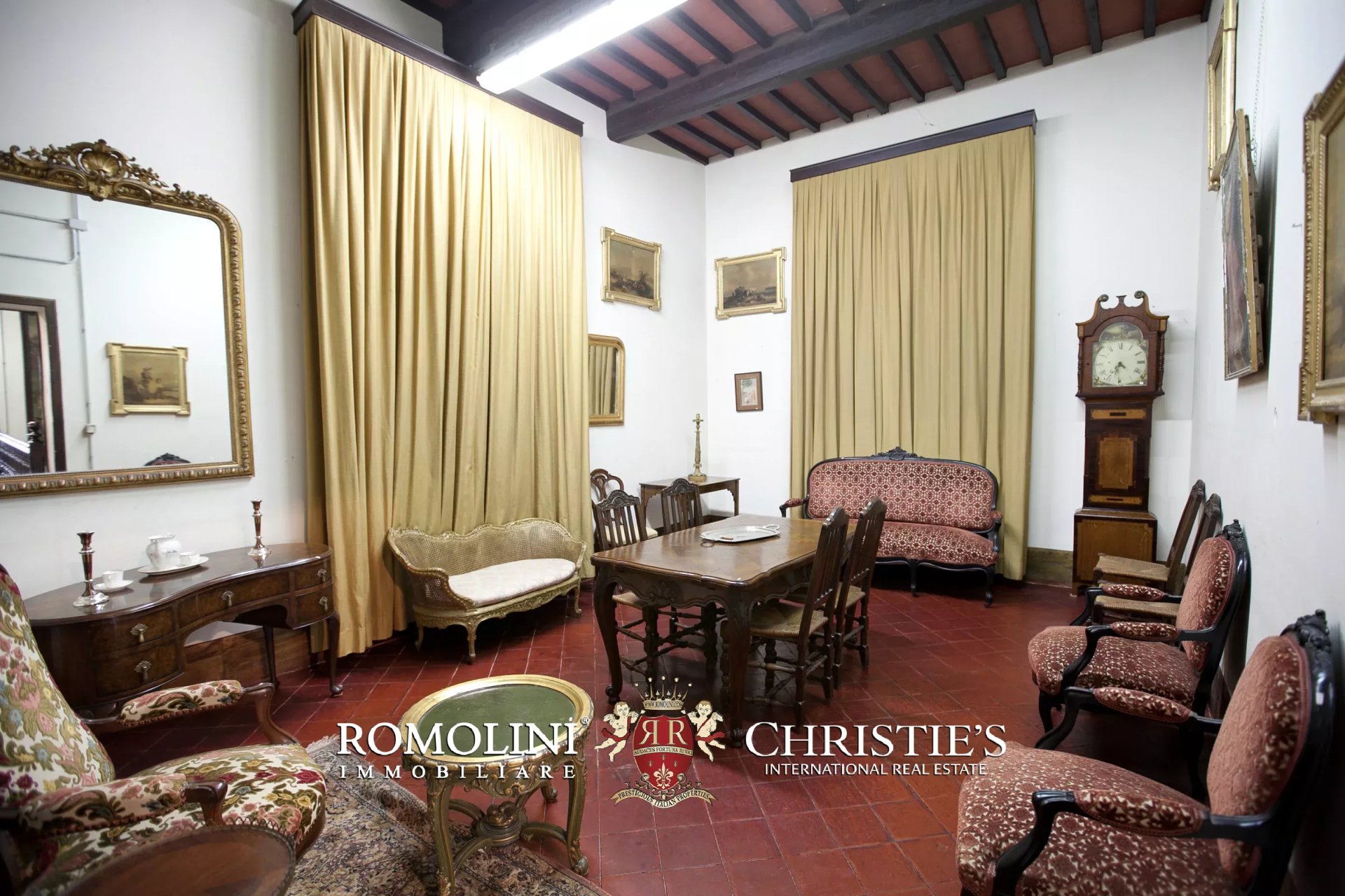 6 Bedroom Villa/Townhouse's Image 25