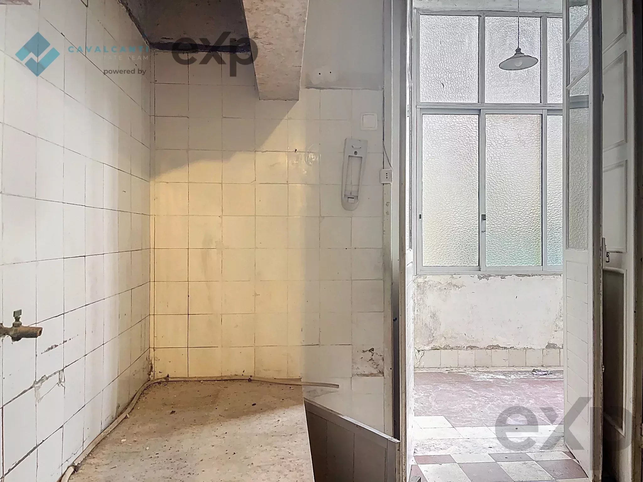 3-bedroom with charm and patio for renovation – Lisbon 86916807 image 32