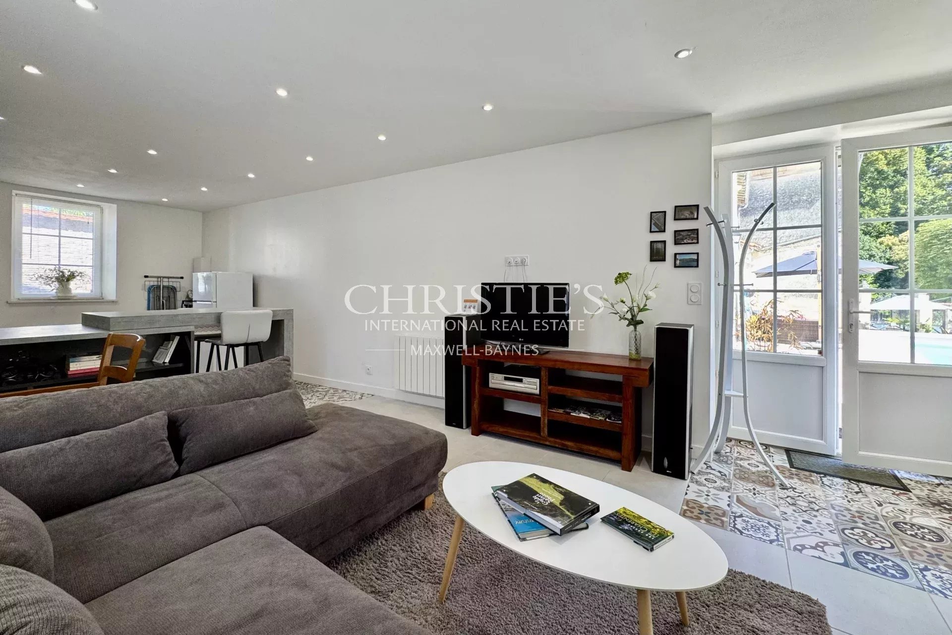 7 Bedroom Villa/Townhouse's Image 41