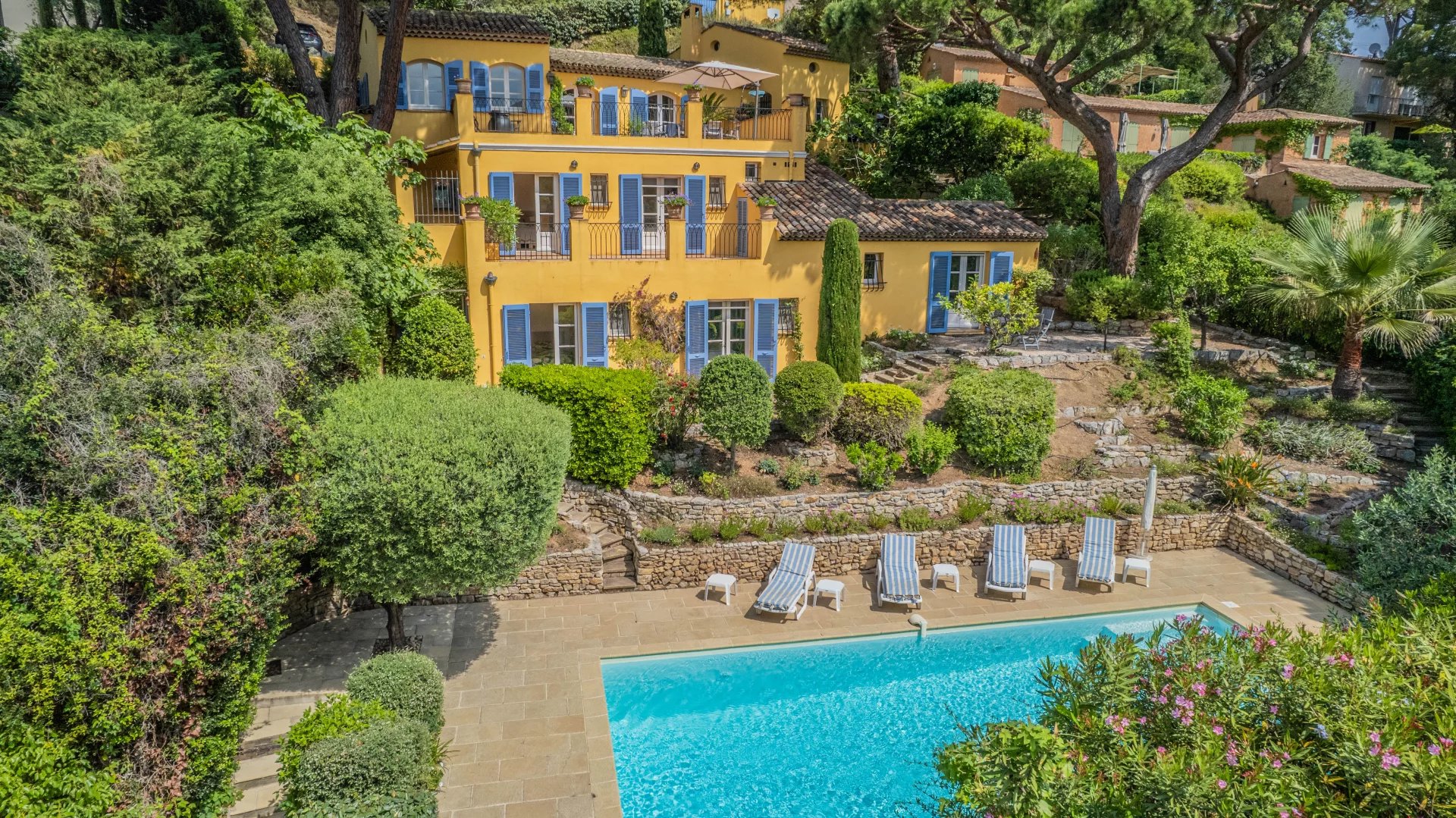 SAINTE MAXIME : Belle Villa Provençale