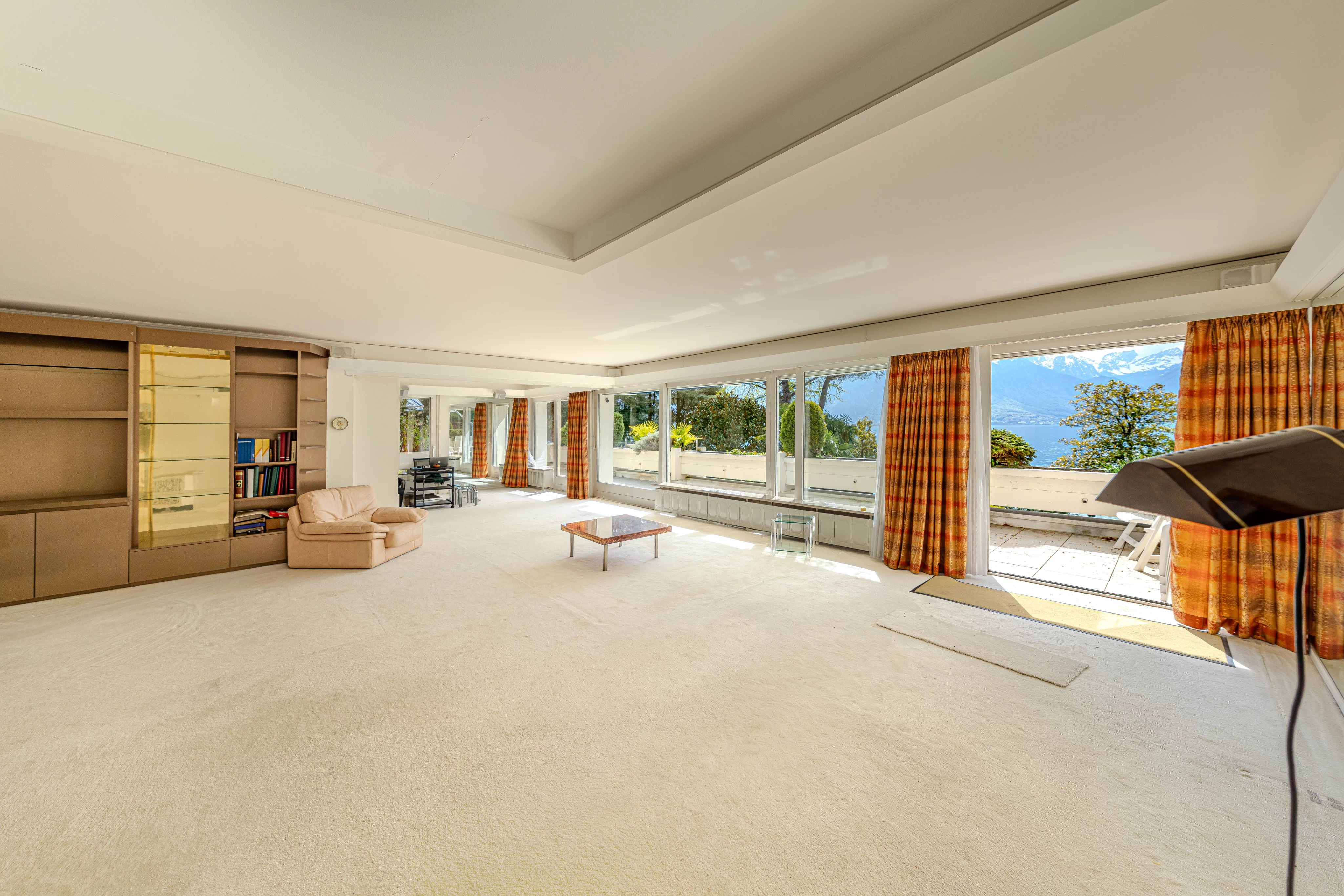 Bien rare à Montreux – Première ligne du lac avec terrasse et panorama unique