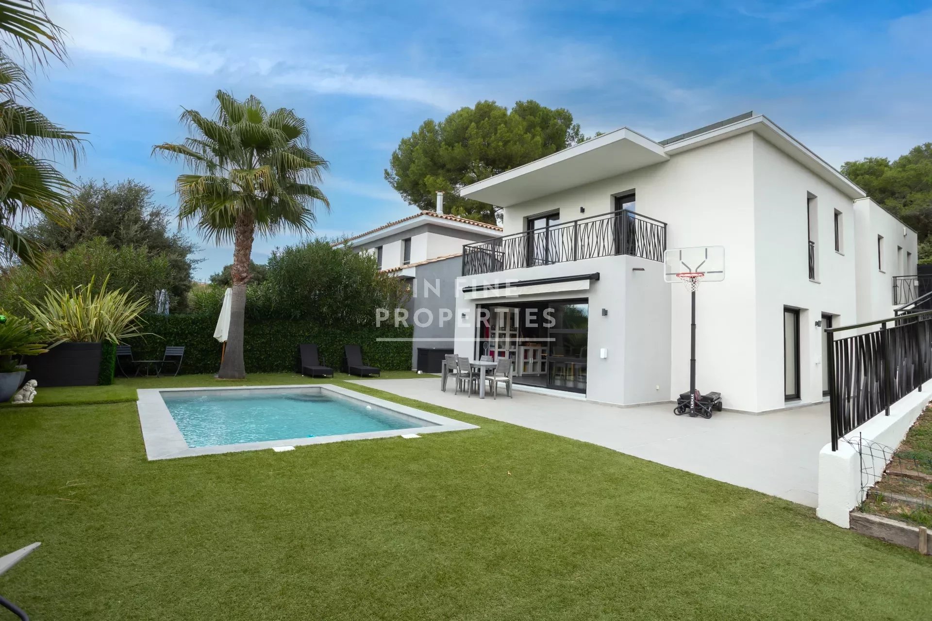 Contemporary house in Valbonne