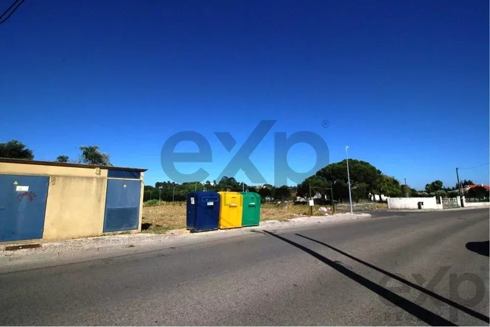 Loteamento infraestruturado para construção de 33 moradias e 3 prédios no Cartaxo