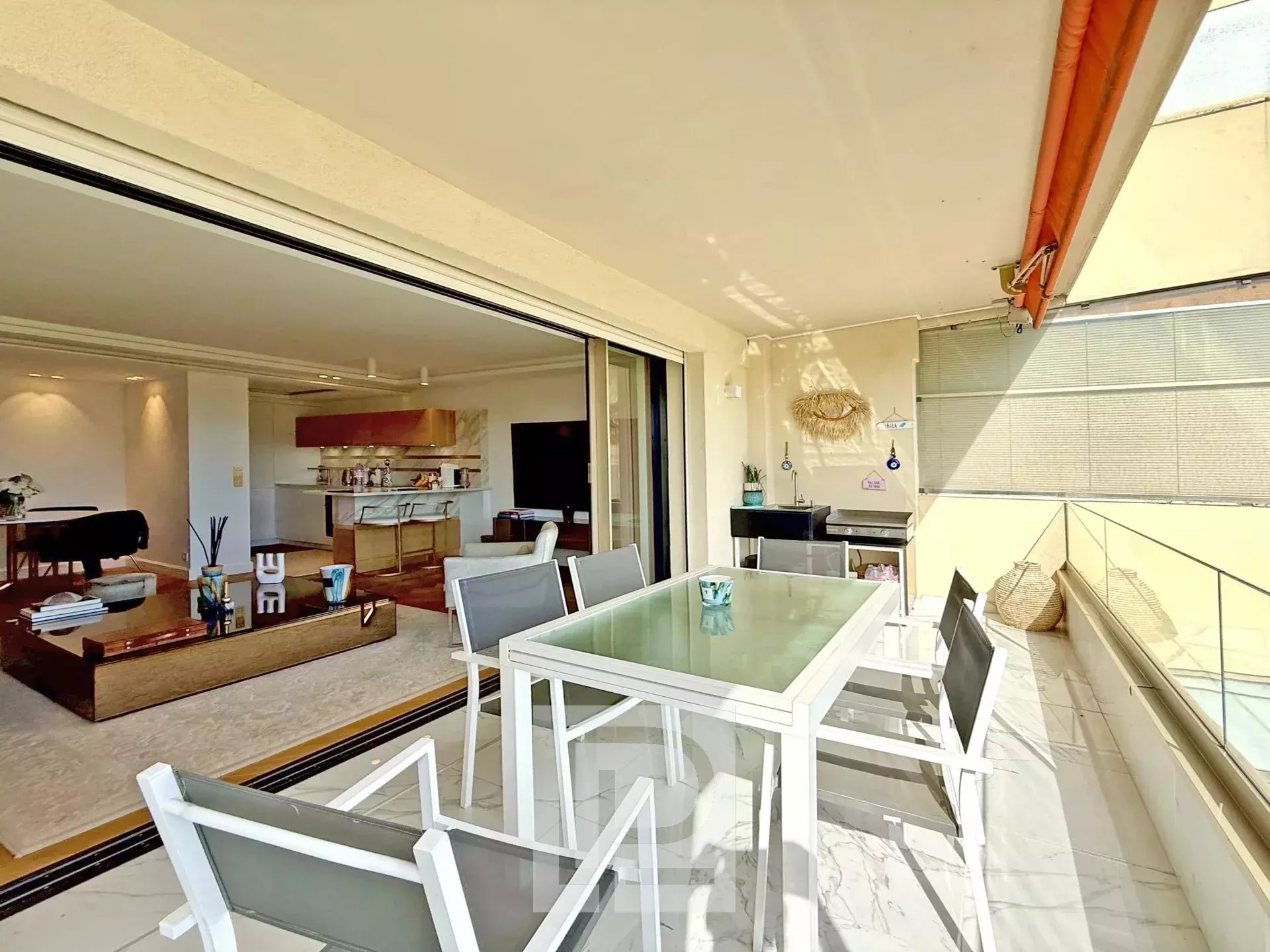 Le Cannet Europe - Completely renovated apartment with beautiful view