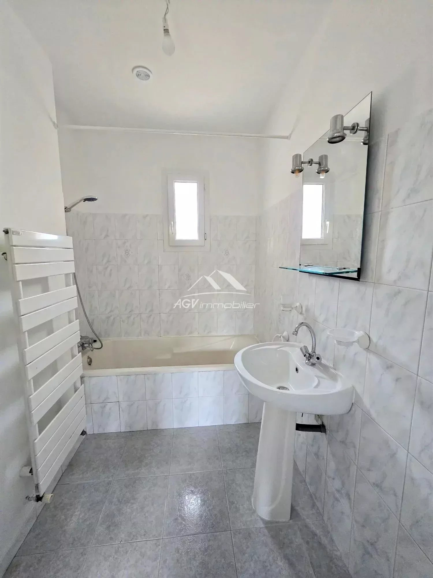 Maison de plain-pied, 3 chambres, garage
