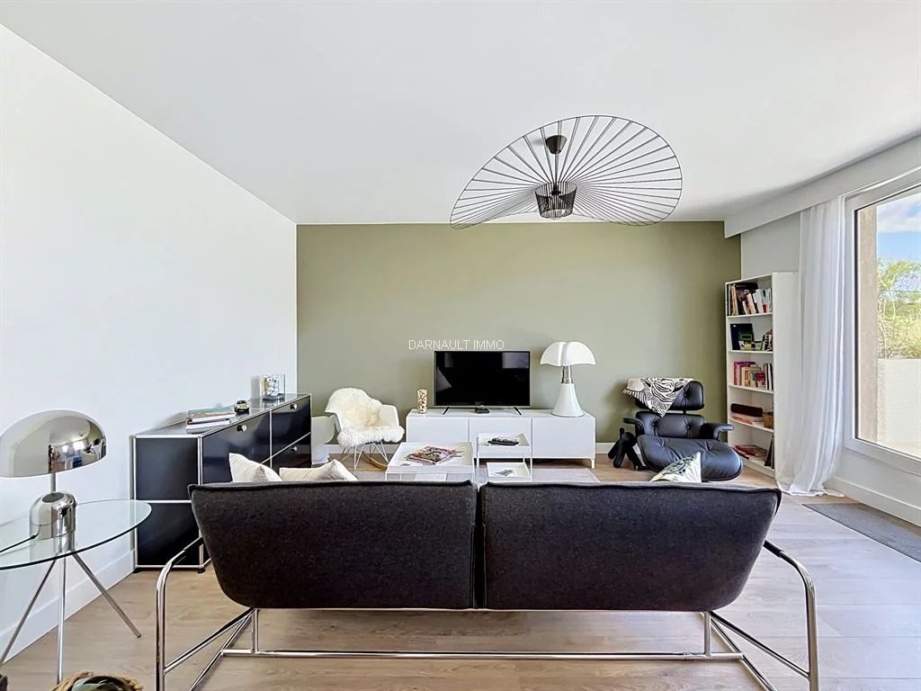 MAGNIFIQUE T3 DERNIER ETAGE AVEC TERRASSE ET GARAGE QUARTIER GUI