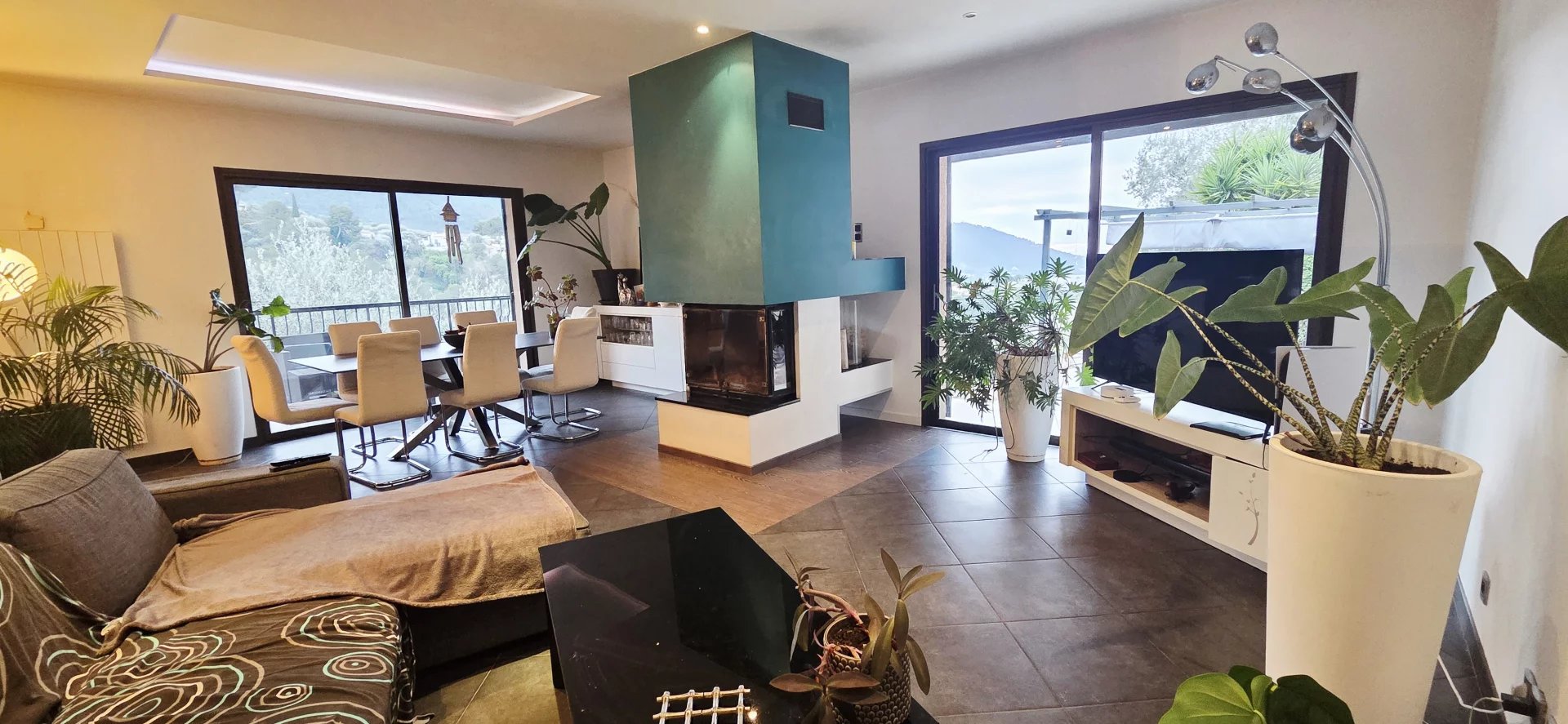 DRAP : Haut de villa 107 m²  Vue dégagée – Piscine