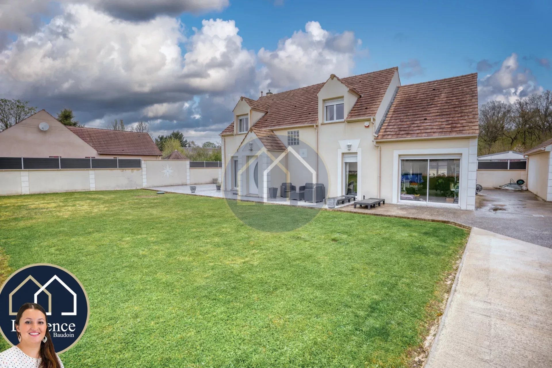COUP DE CŒUR ASSURÉ – MAISON FAMILIALE RÉCENTE AUX BEAUX VOLUMES, 5 chambres,– 10 min Dreux / Houdan, jardin 1024m2, 5 chambres