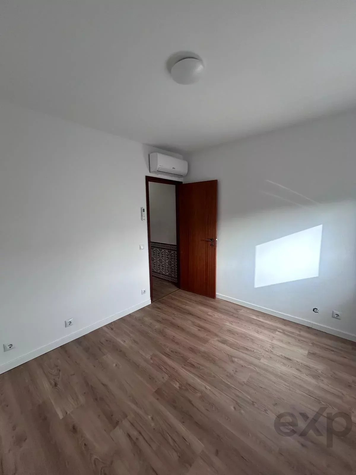 Modern 2-Bedroom Apartment 6th floor and Garage 87149317 image 5
