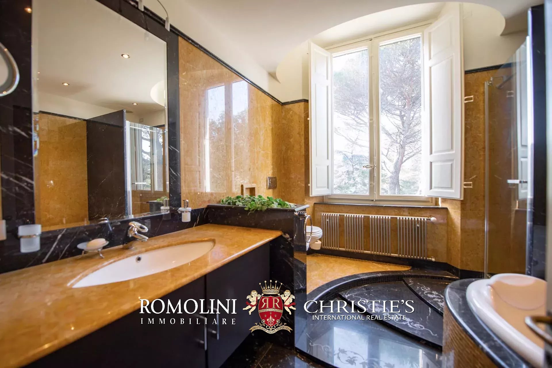 8 Bedroom Villa/Townhouse's Image 28