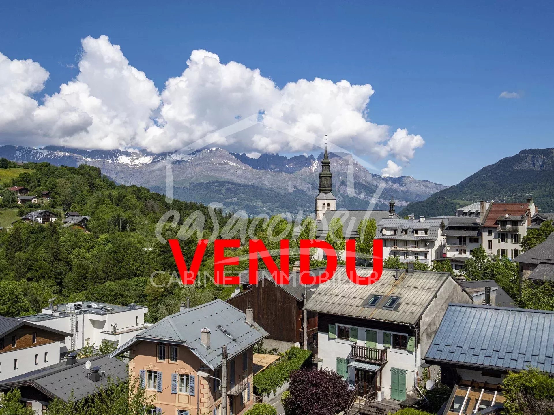 Dominant le village de St Gervais Mont Blanc