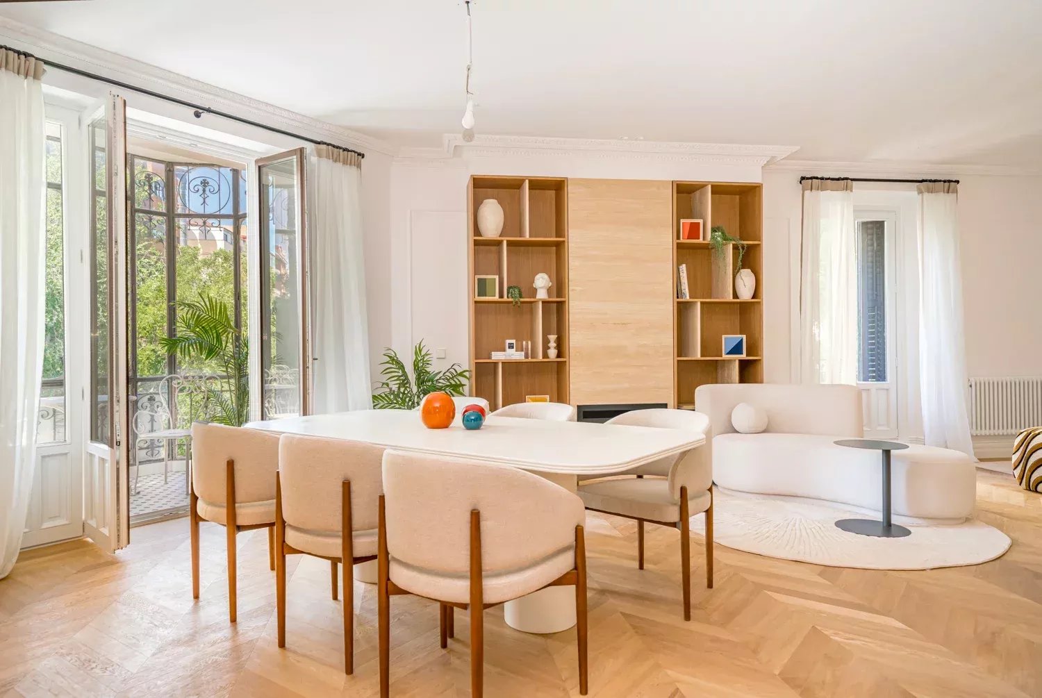 Newly renovated corner apartment in Barrio de Salamanca