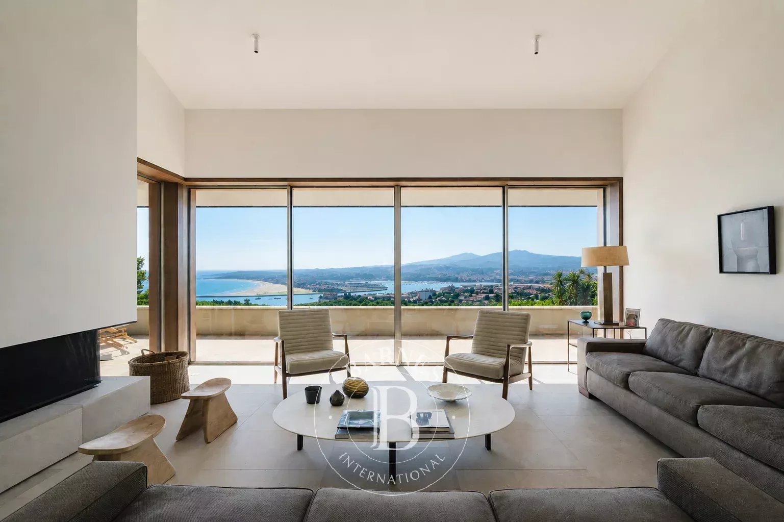 HONDARRIBIA – VILLA D'EXCEPTION AUX VUES PANORAMIQUES SPECTACULAIRES