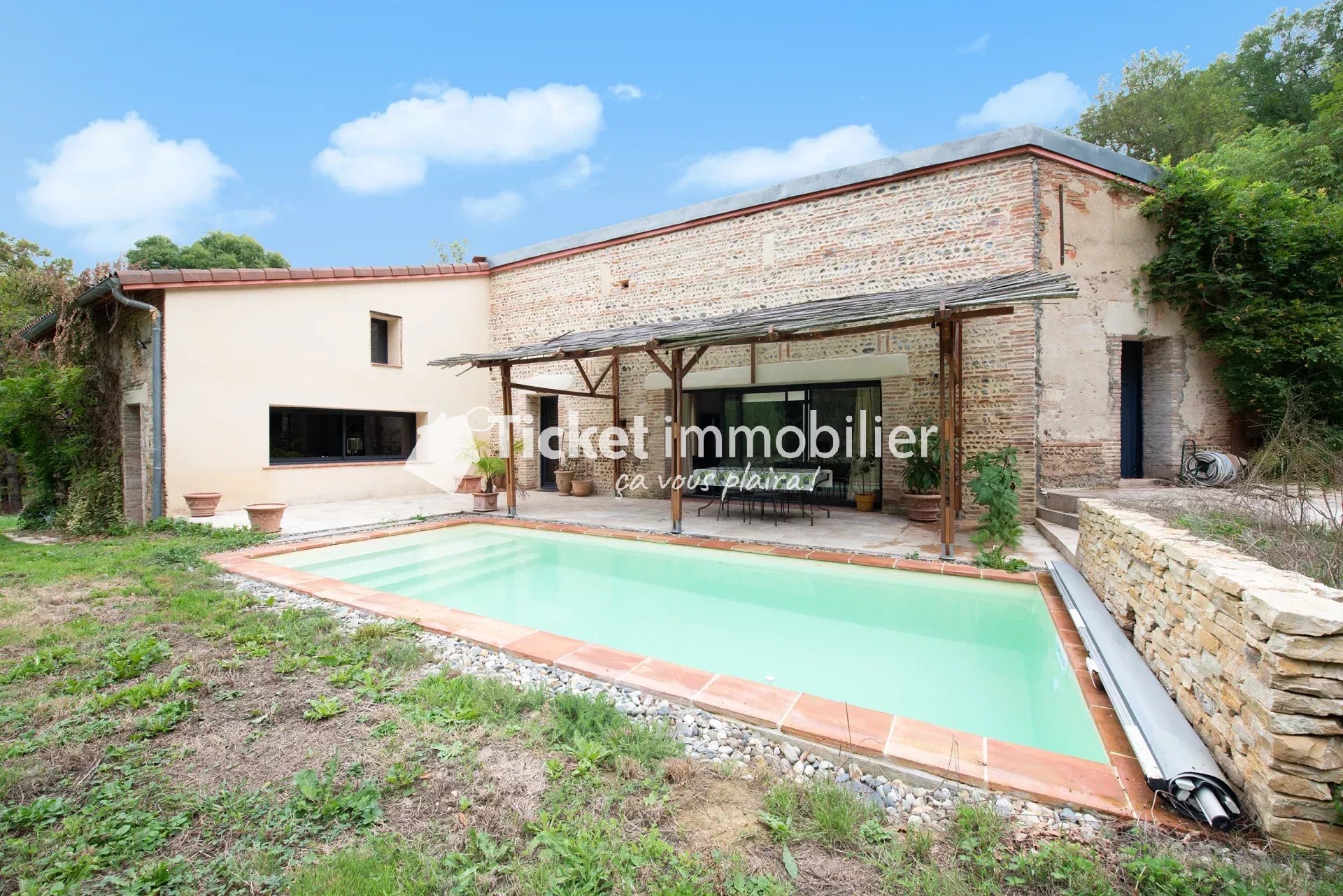 Ancienne métairie de 135m2 rénovée avec piscine, volumes et cachet sur une parcelle 1H boisée — photo 2