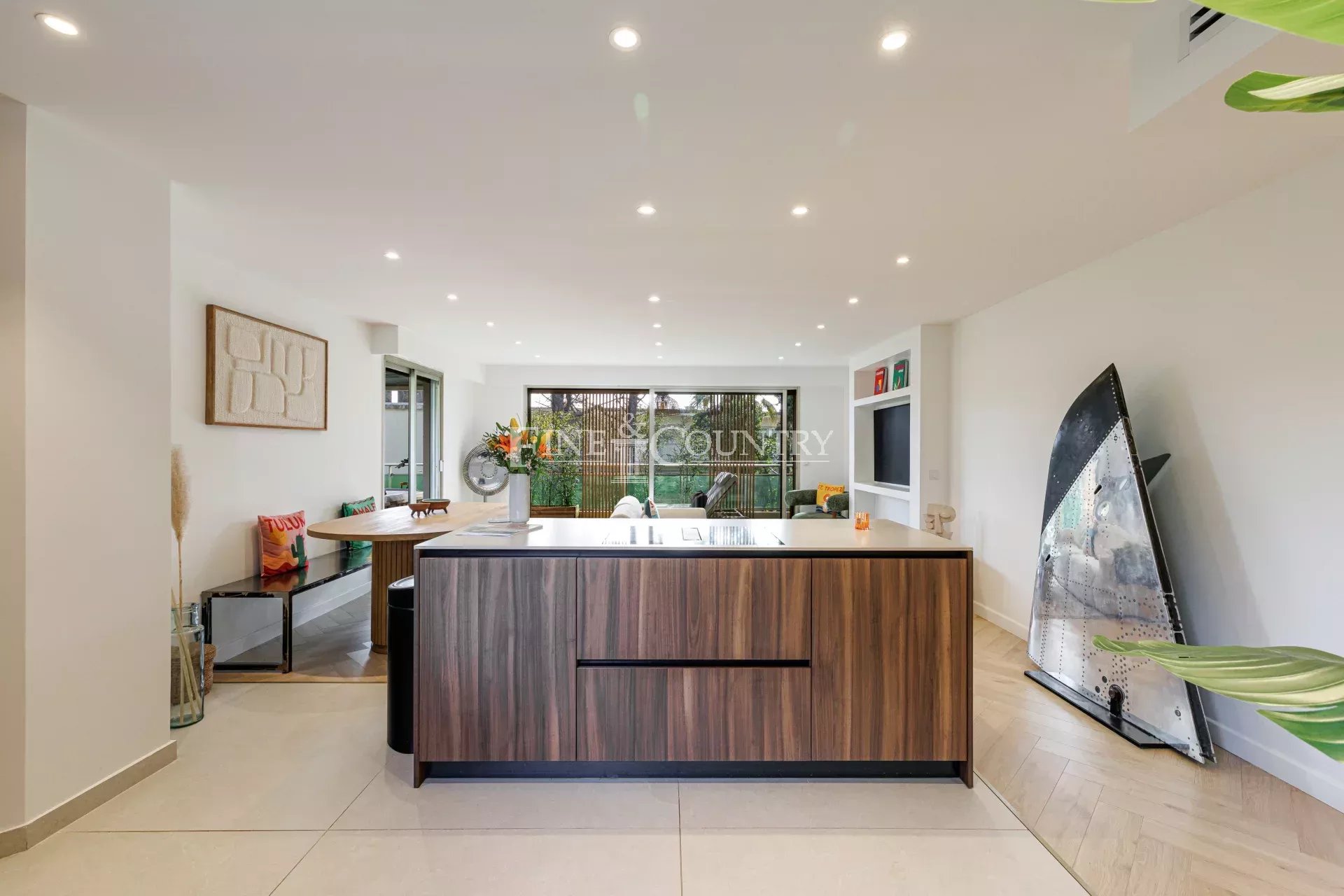 Photo of For Sale – 2-Bedroom Apartment – Cannes Montrose