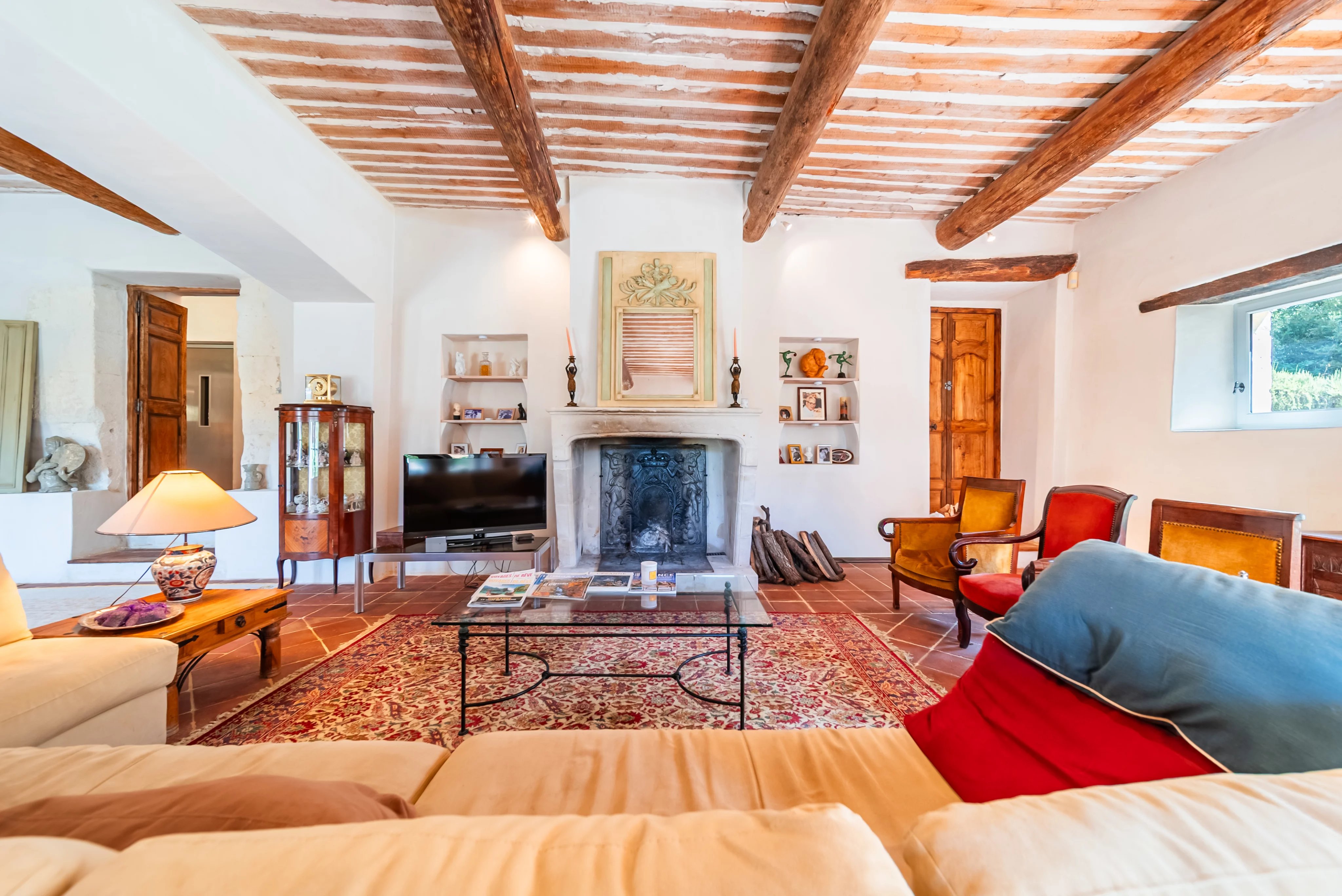 Unique stone farm for sale in Ménerbes: Provencal charm and heated pool