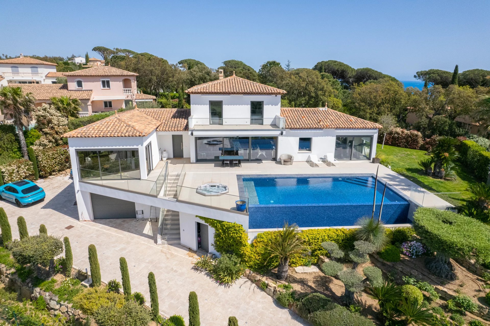 Villa d'Exception avec Vue Panoramique sur le Golf de Sainte Maxime