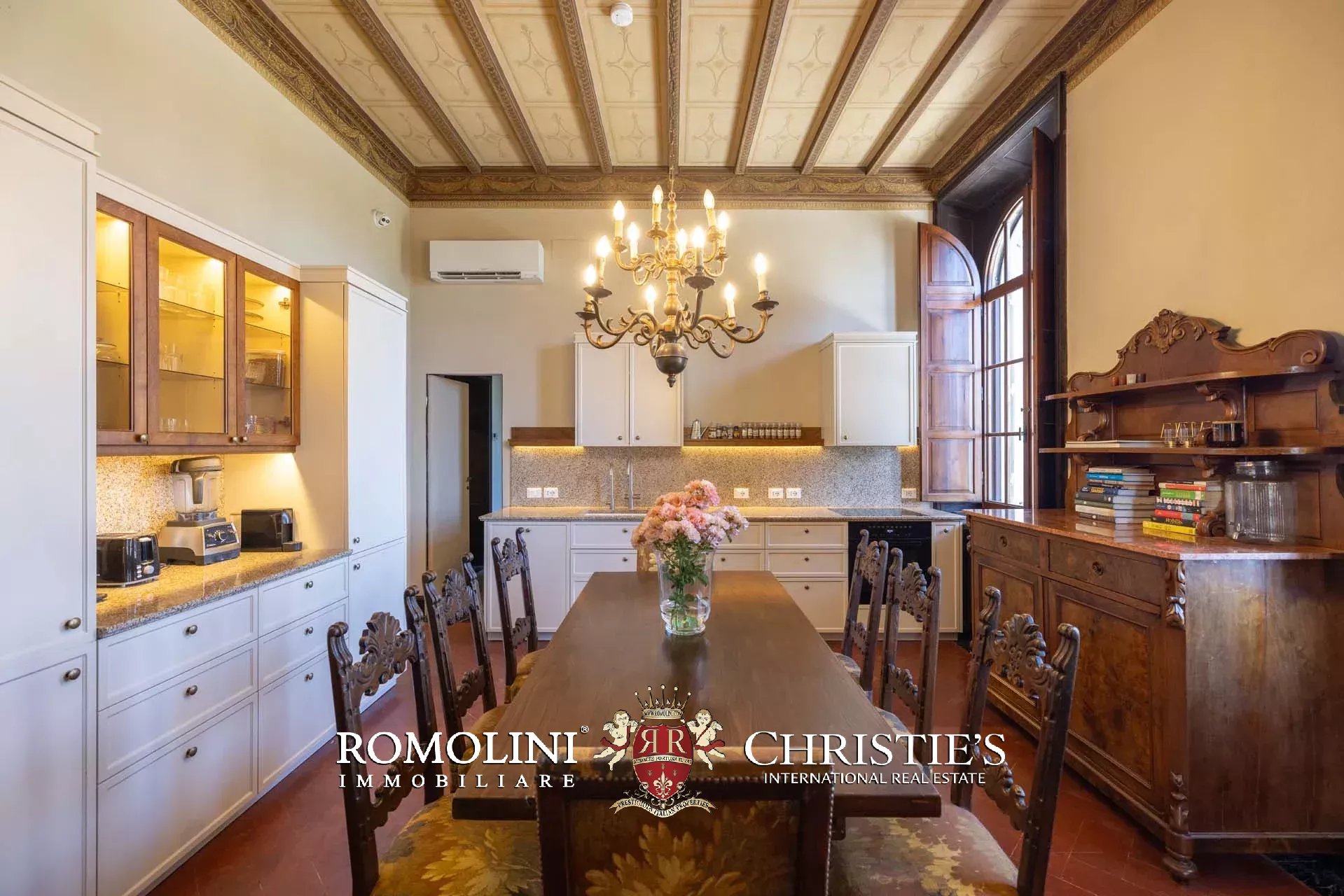 8 Bedroom Villa/Townhouse's Image 33