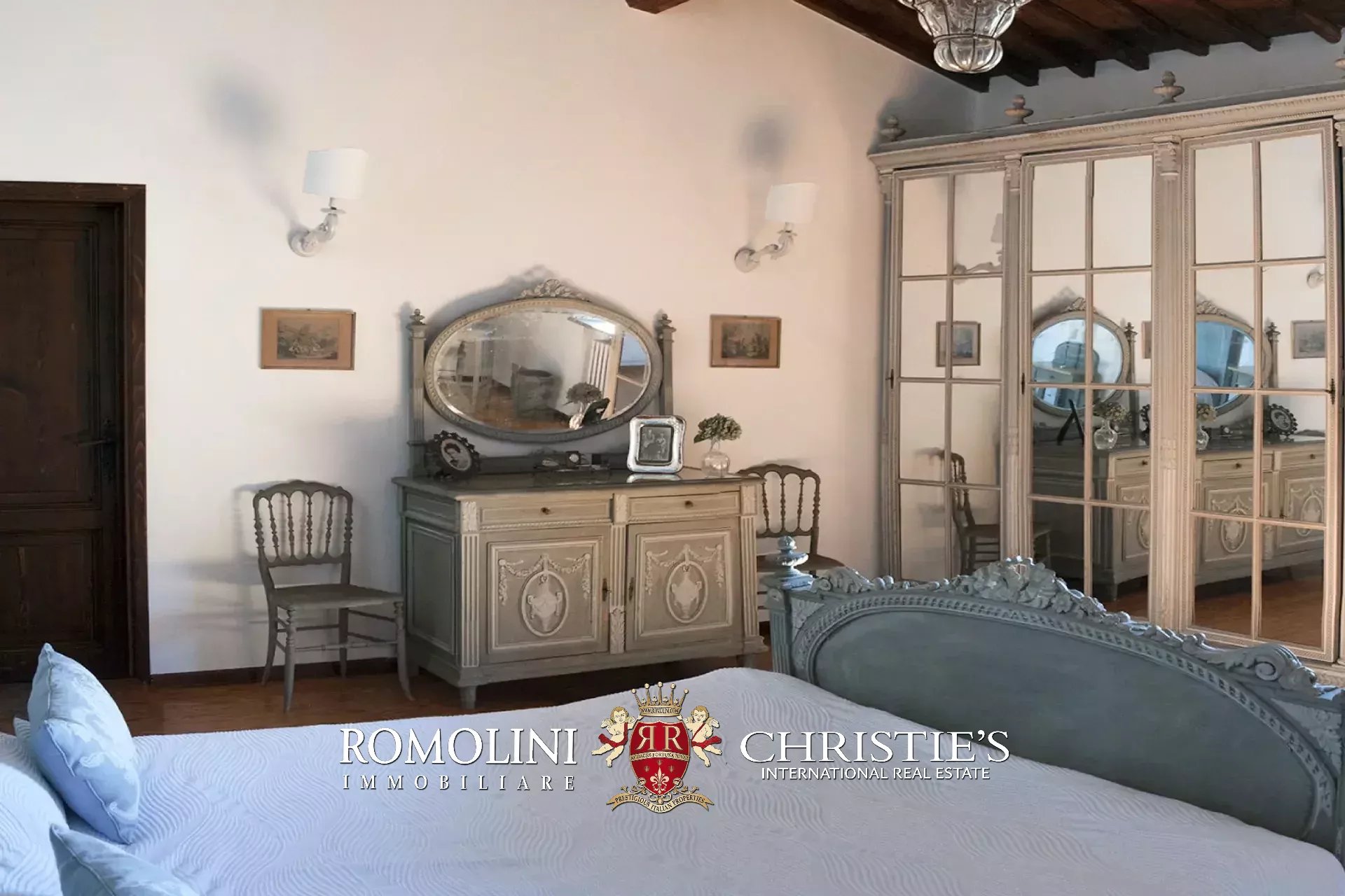 18 Bedroom Vineyard's Image 79