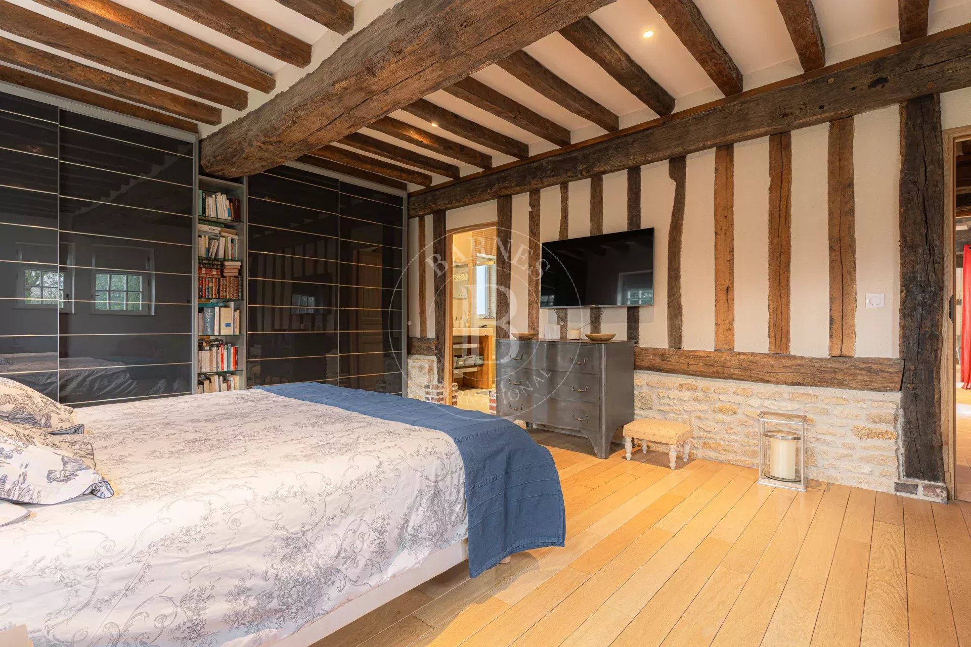 Saint-Étienne-la-Thillaye  - Maison 9 Pi&egrave;ces 6 Chambres - picture 8