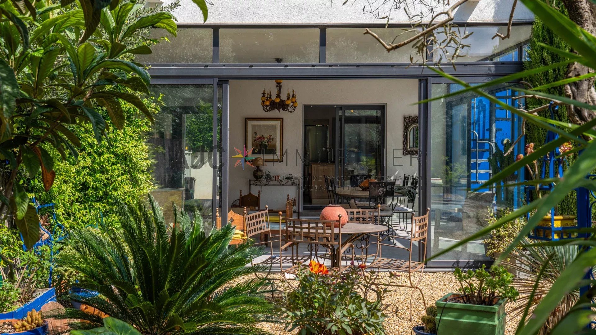 BELLE MAISON MODERNE DANS SECTEUR PRISE