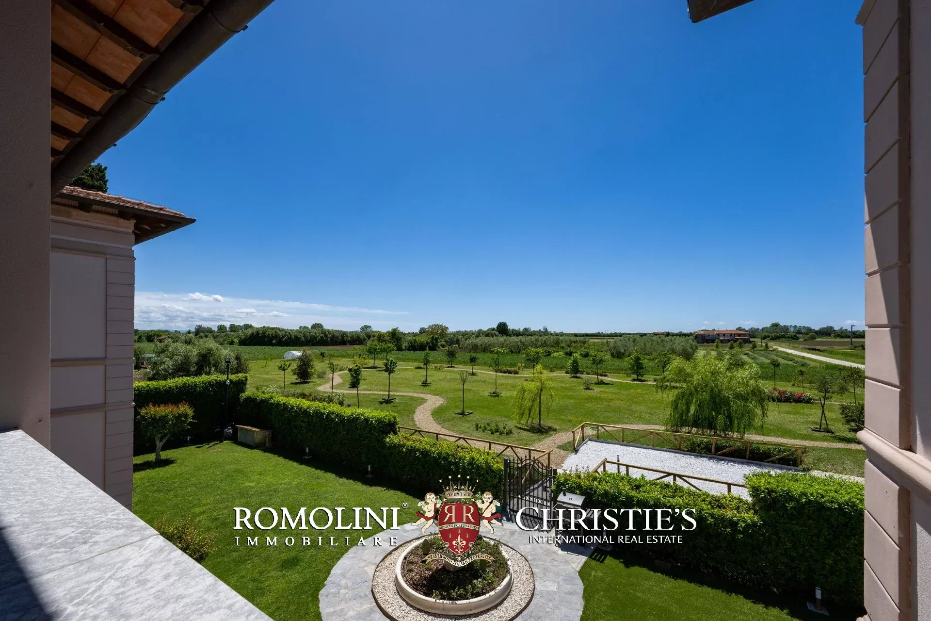 6 Bedroom Villa/Townhouse's Image 35