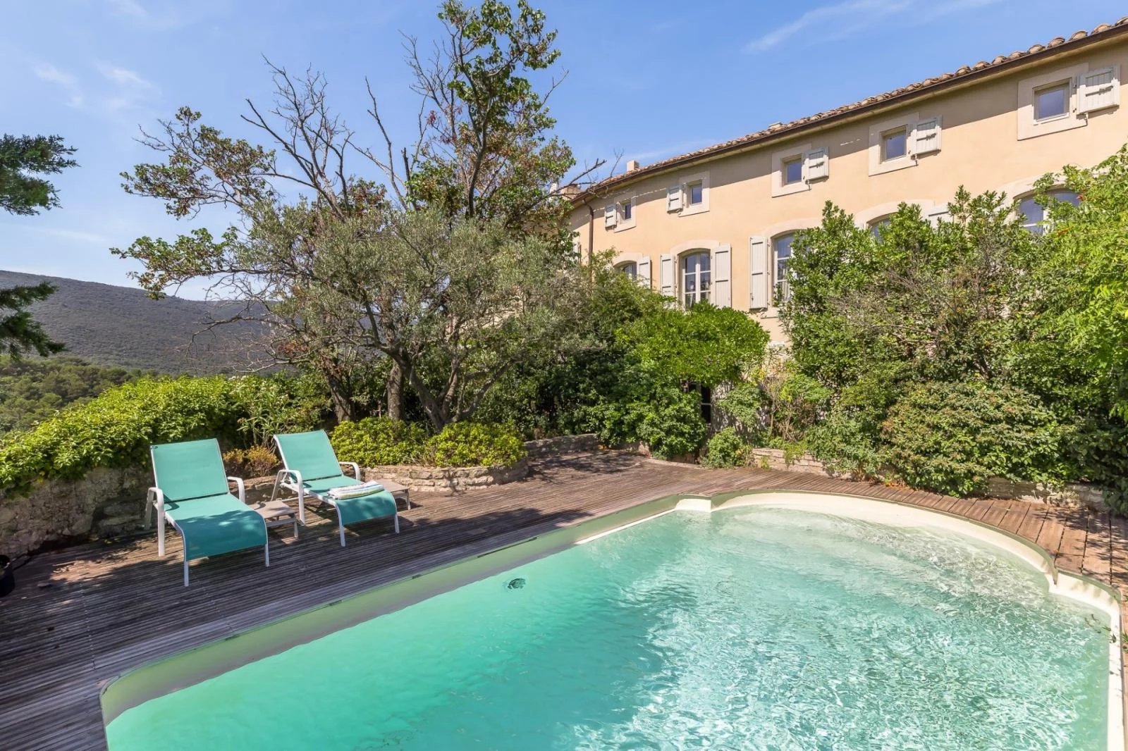 Superbe bastide rénovée avec piscine dans le village