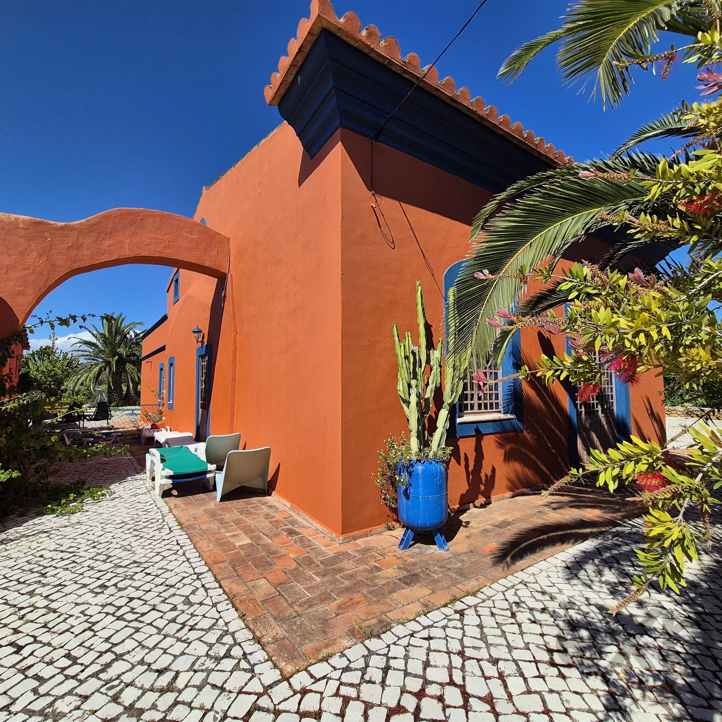 Country house with swimming pool 87034529 image 11