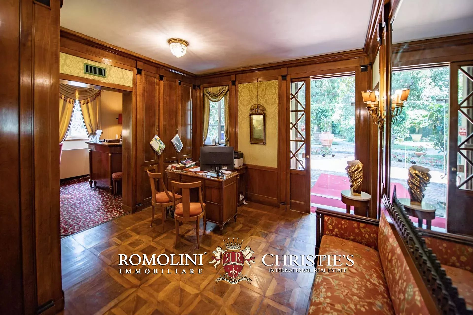 10 Bedroom Villa/Townhouse's Image 20