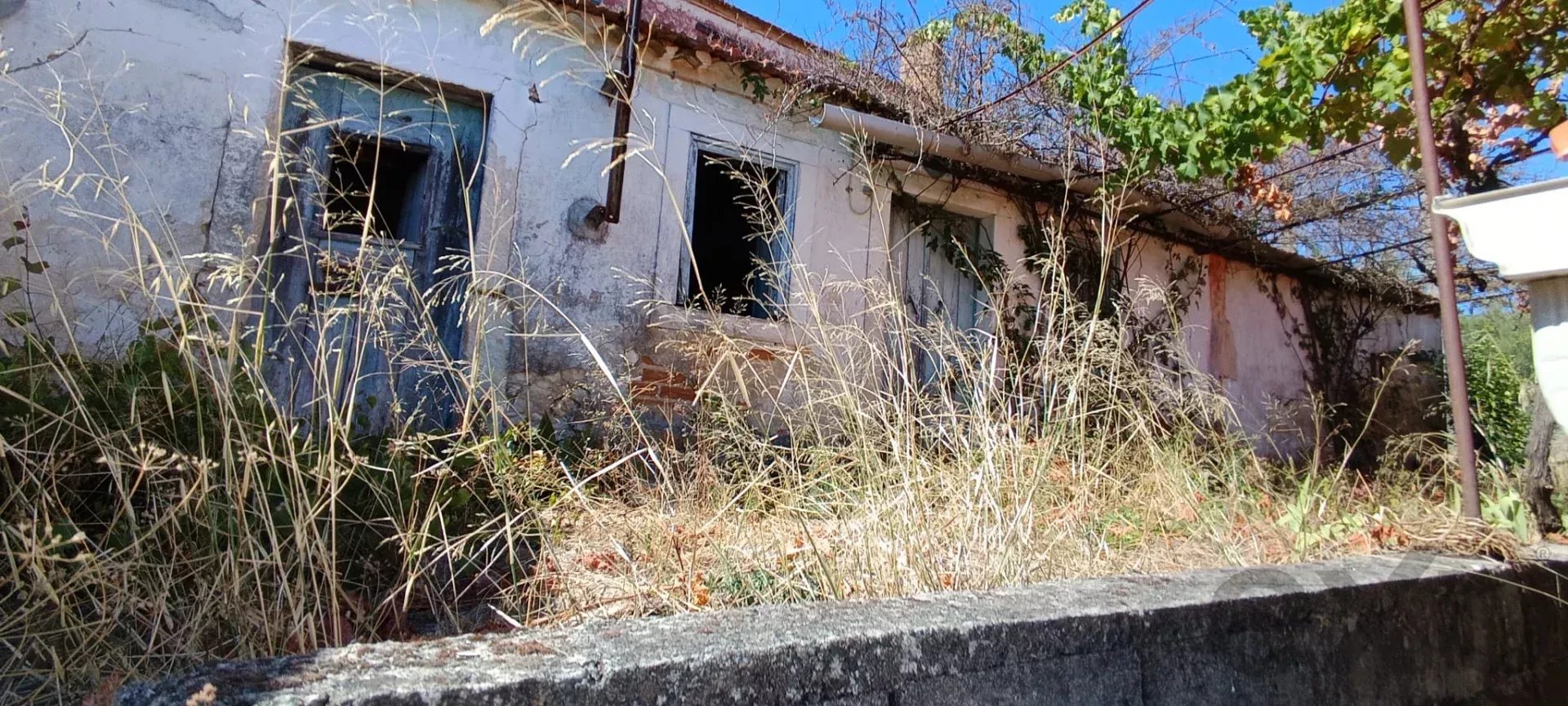 Ruined 2-bedr. house in Tomar