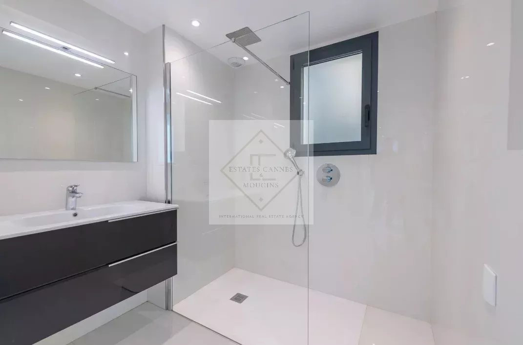 MAGNIFIQUE APPARTEMENT AVEC VUE MER PANORAMIQUE À ROQUEBRUNE-CAP-MARTIN — photo 9