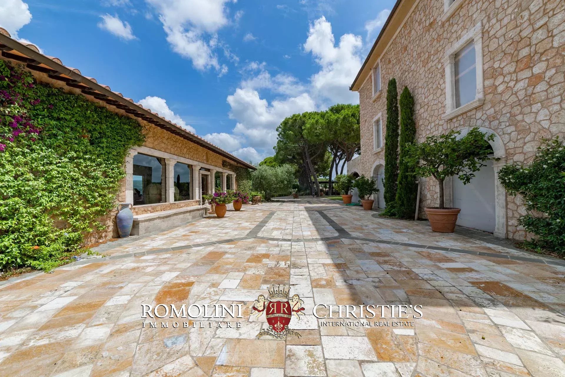 17 Bedroom Villa/Townhouse's Image 73