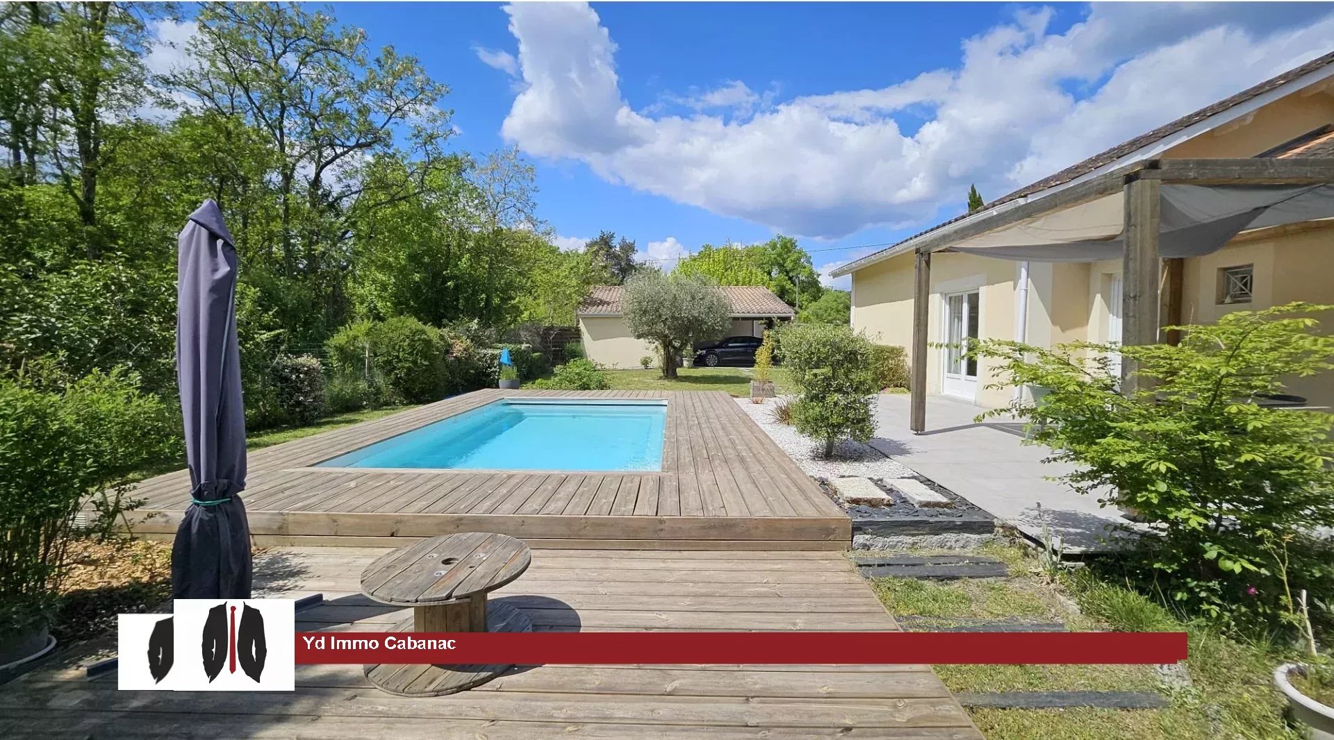 Maison 3 chambres 1 bureau avec piscine garage et carport