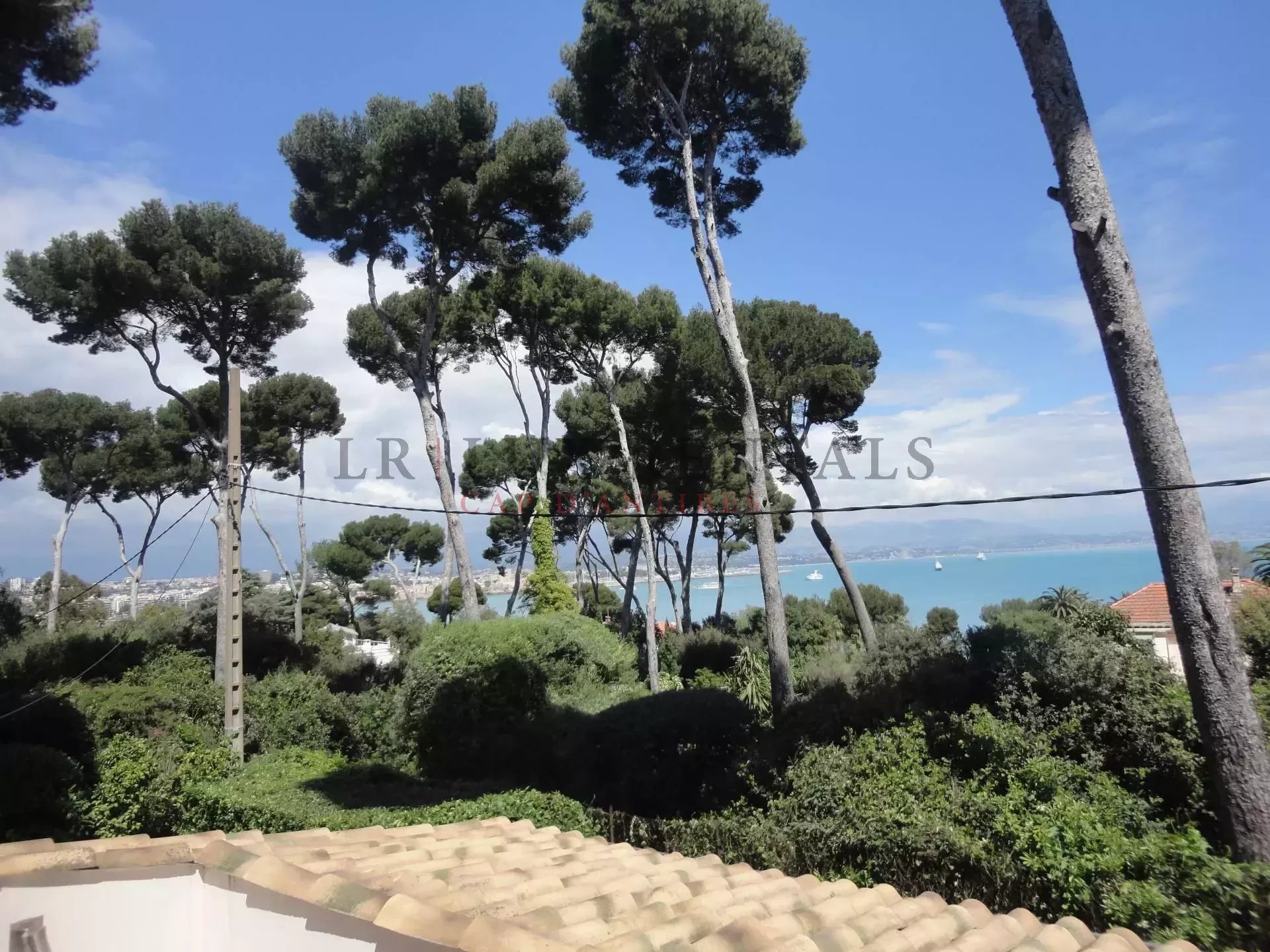 Close to the beaches of la Salis, lovely Provençale of 5 bedrooms in Cap d'Antibes