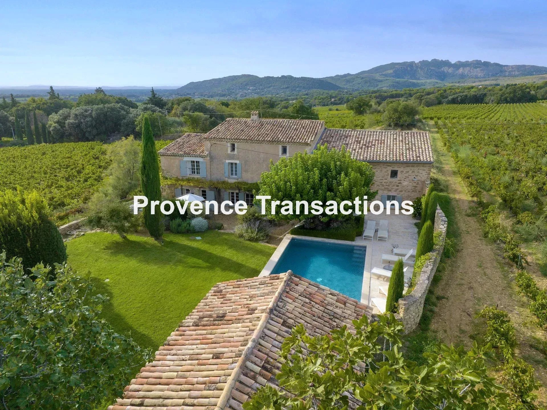 Emplacement, vue, vieilles pierres...