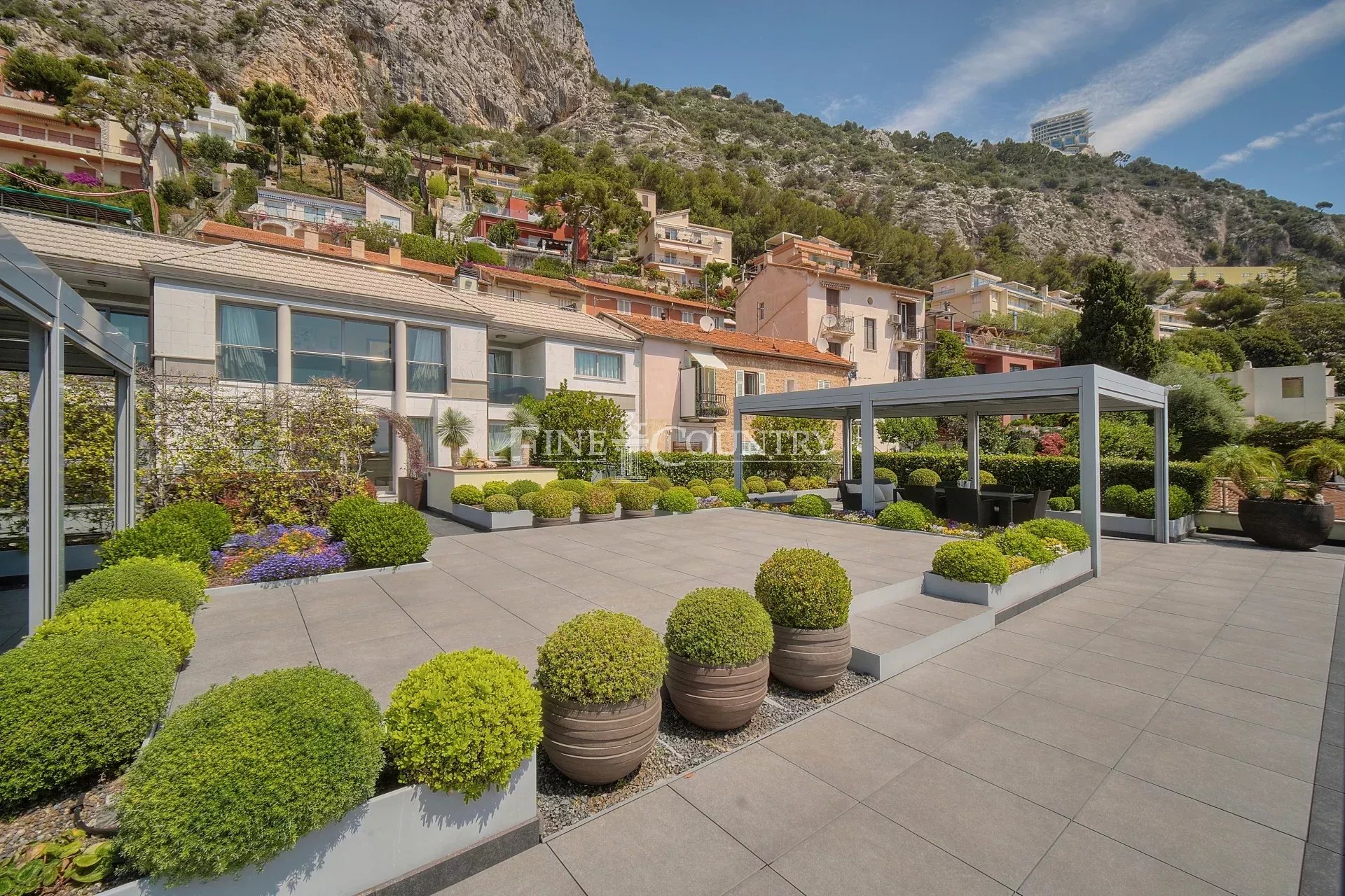 Photo of Penthouse-Villa for sale on the edge of Monaco, with sea Views