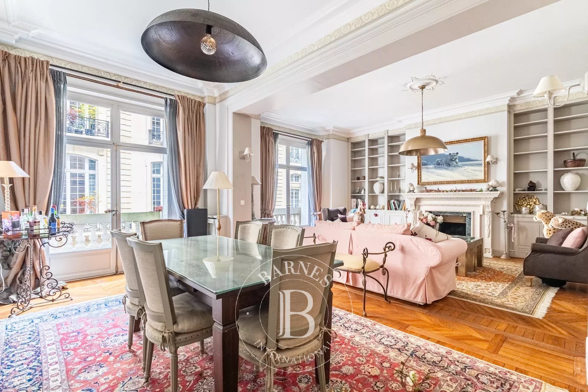 Paris 16 - Victor Hugo - Dual-aspect 4-bed apartment