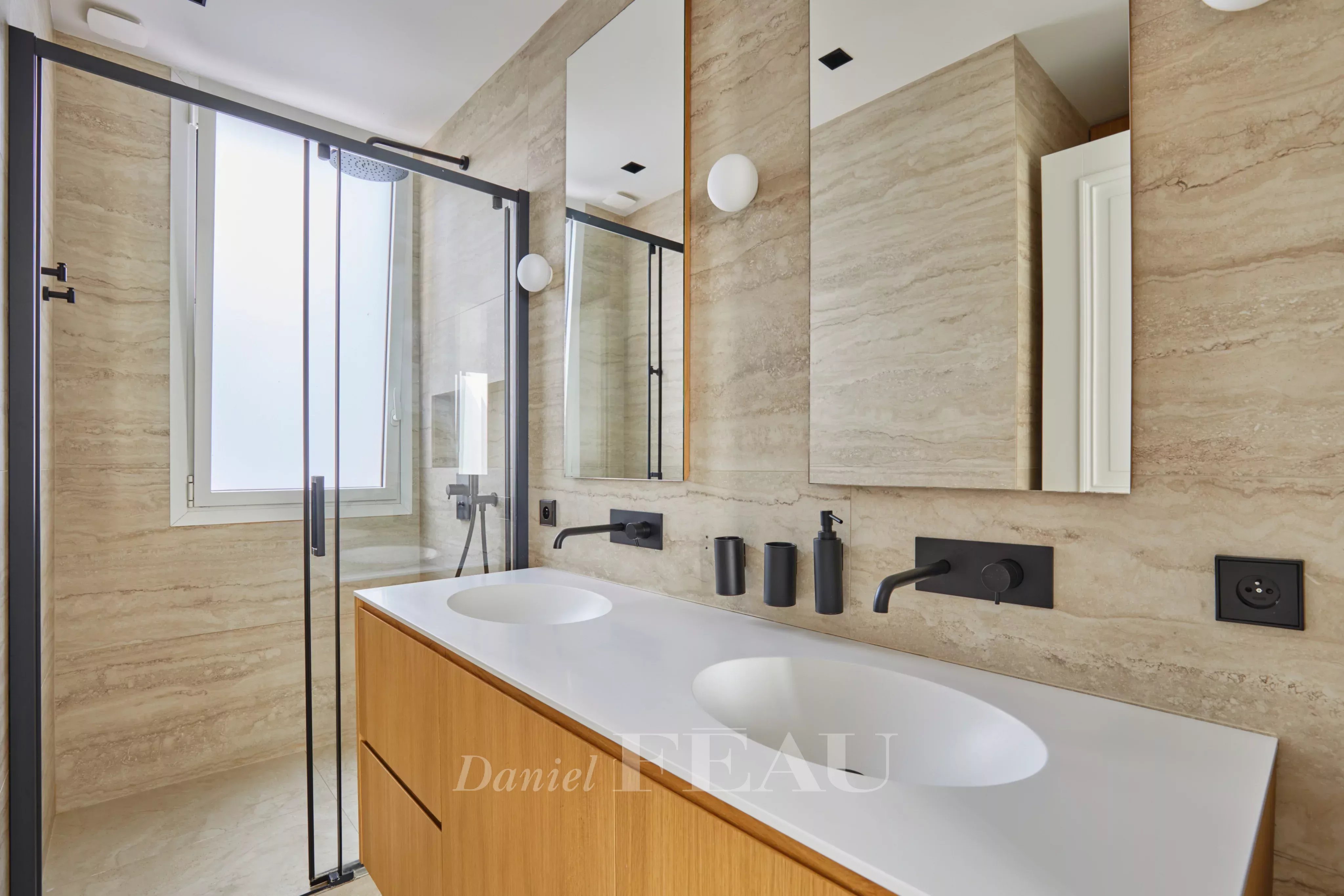 Sale Apartment Paris 16th