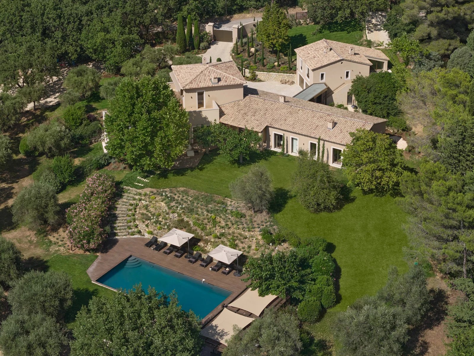 PROCHE MOUGINS – Domaine d’exception