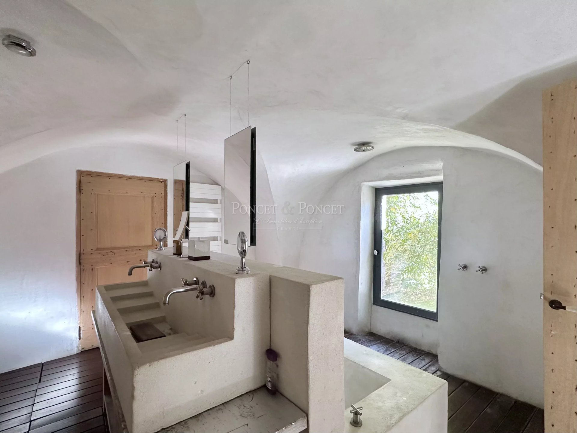 7 Bedroom Villa/Townhouse's Image 18