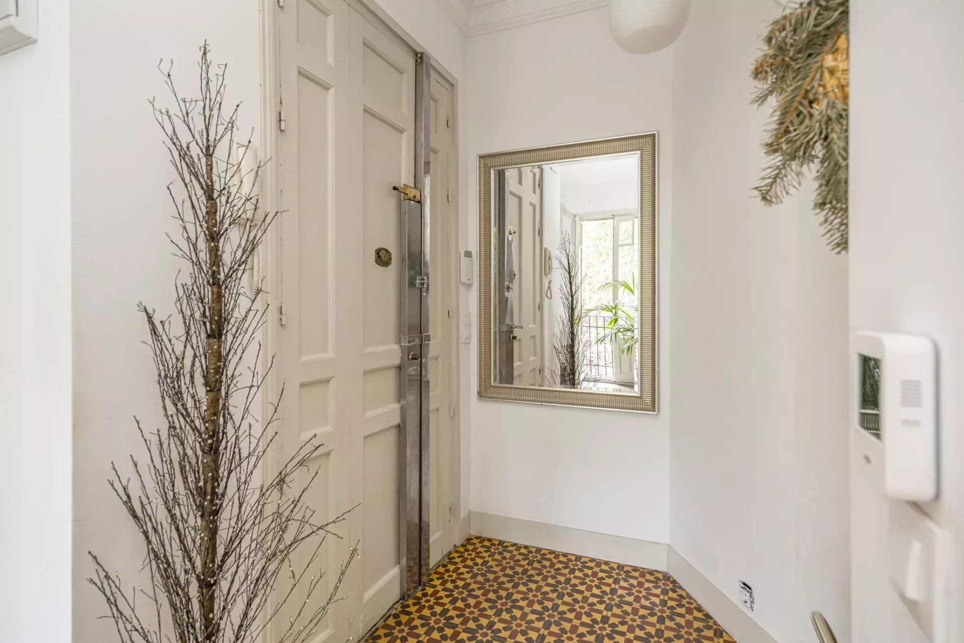 Votre maison au charme classique avec potentiel à Chamberí - picture 27