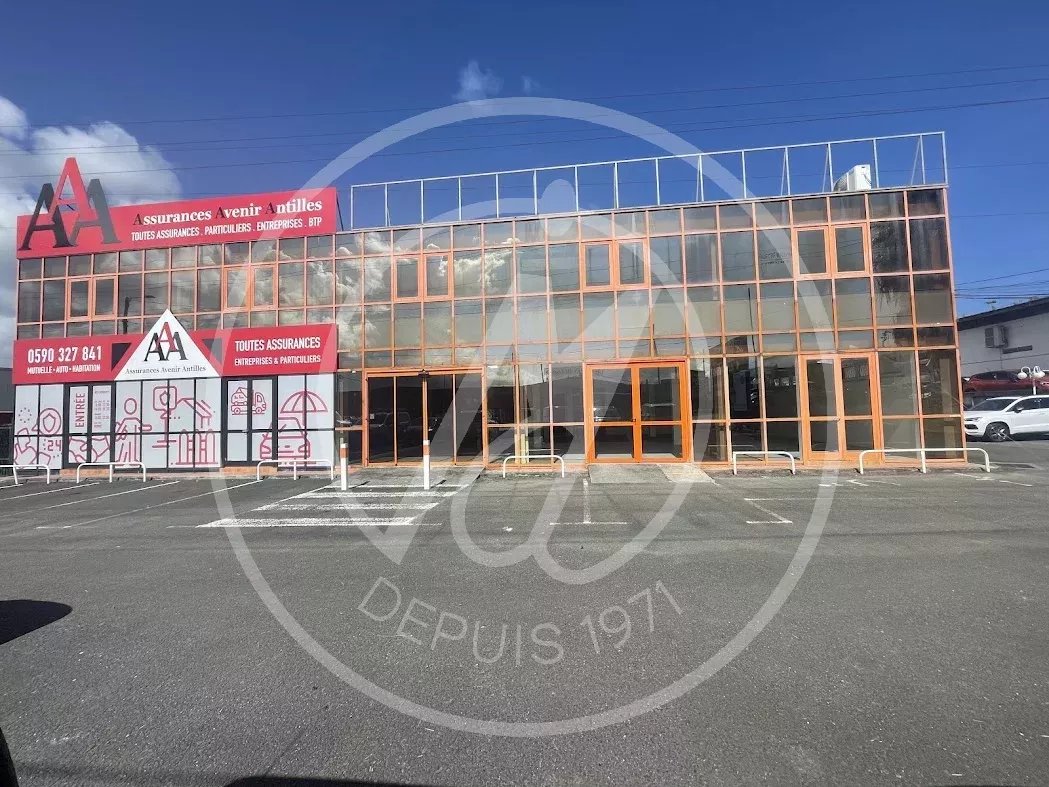 À louer : Local commercial 285 m² à Jarry -