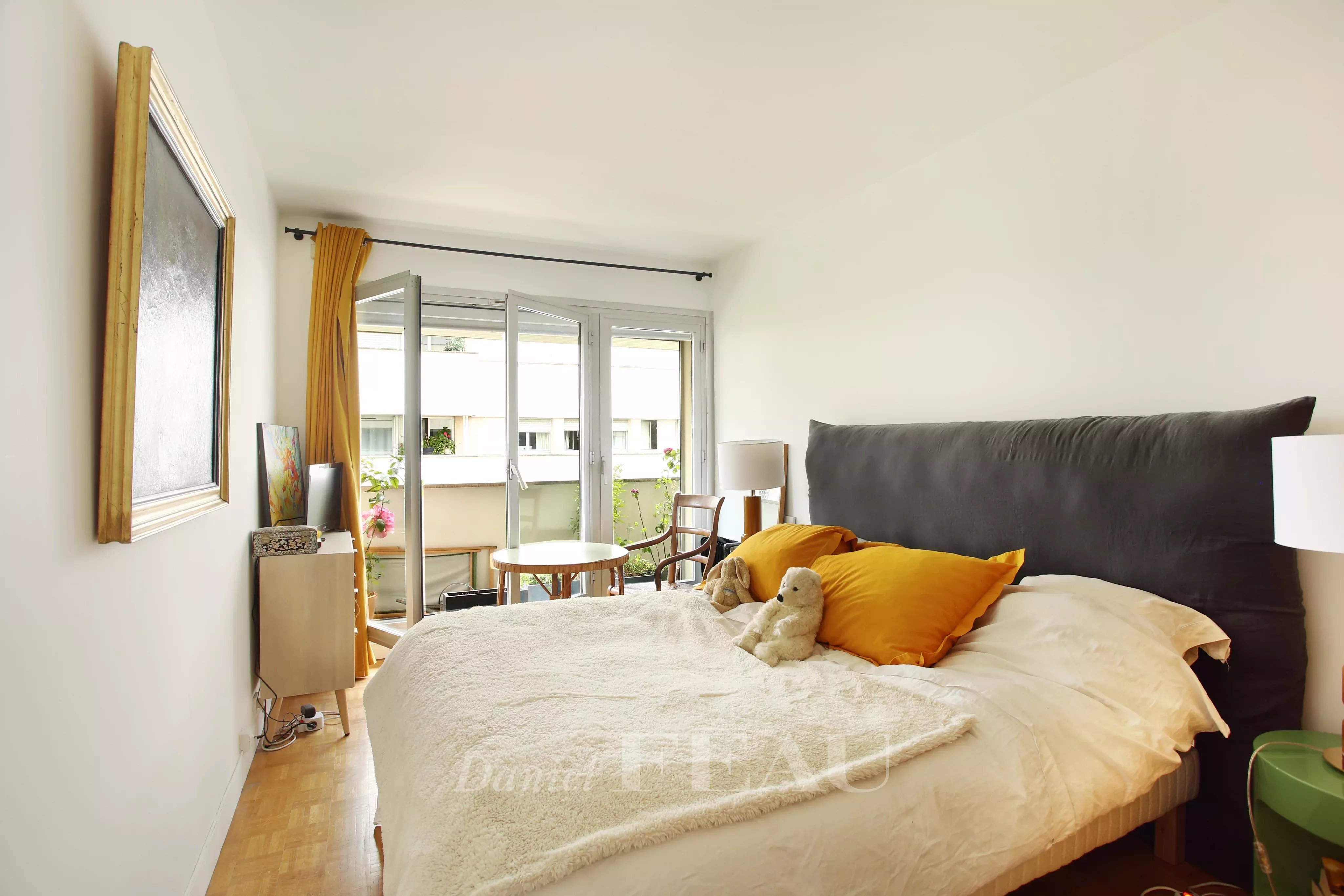 chambre avec balcon au calme sur jardin 