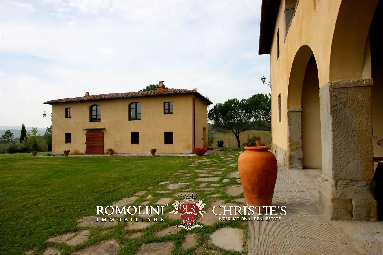 6 Bedroom Villa/Townhouse's Image 11