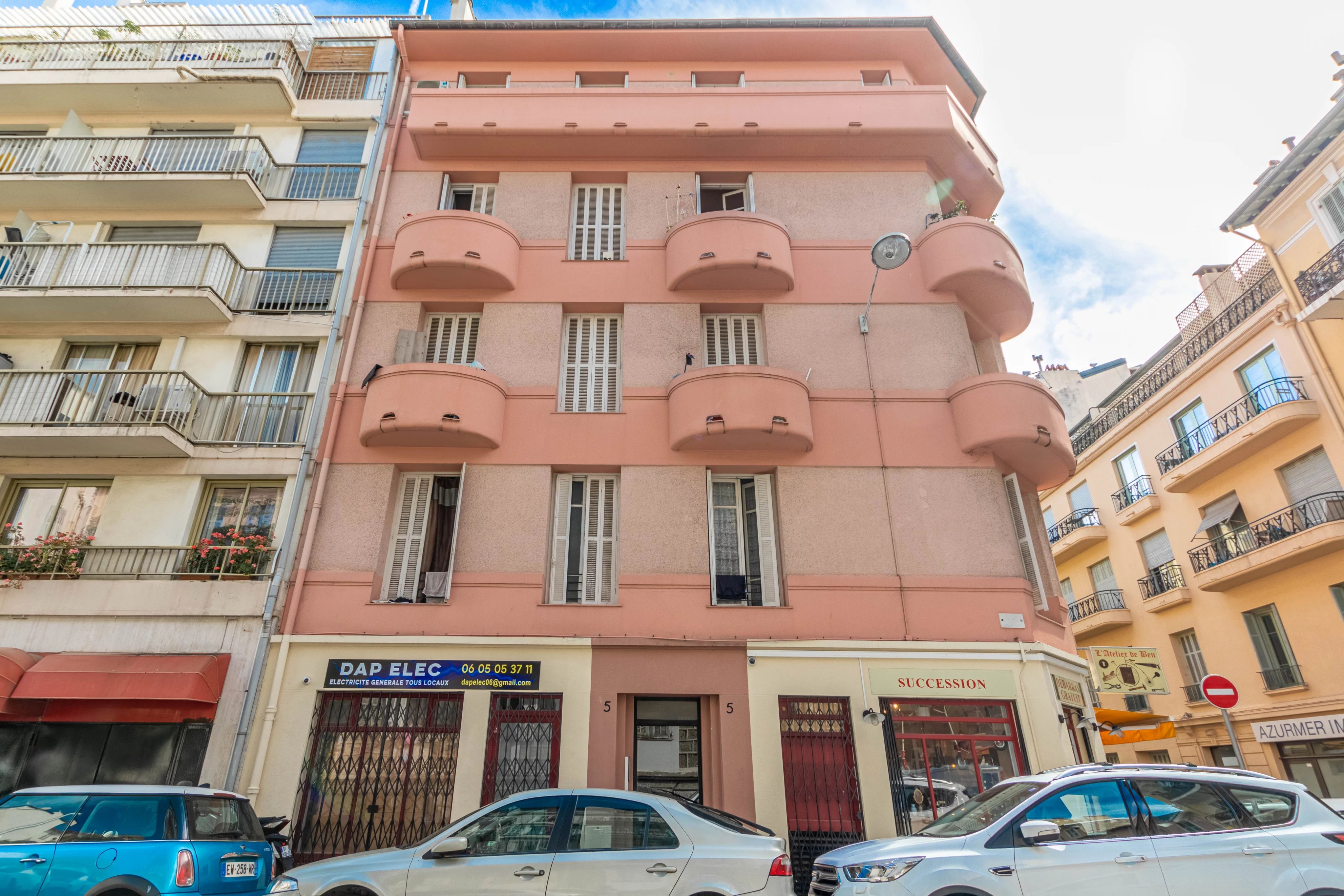 NICE FLEURS / RUE CLAUDIA - 2 pièces de 38 m2 avec balcons, à rénover, idéal investissement locatif ! Proche promenade, rue de France, commerces ! — photo 11