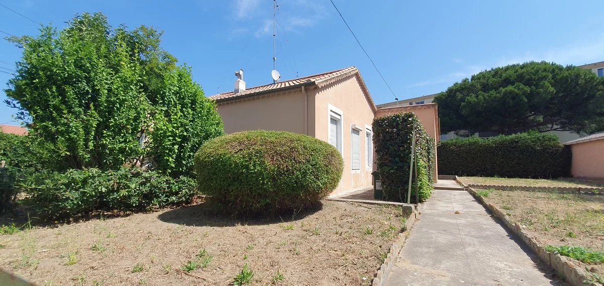 Maison de ville avec 2 garages et atelier