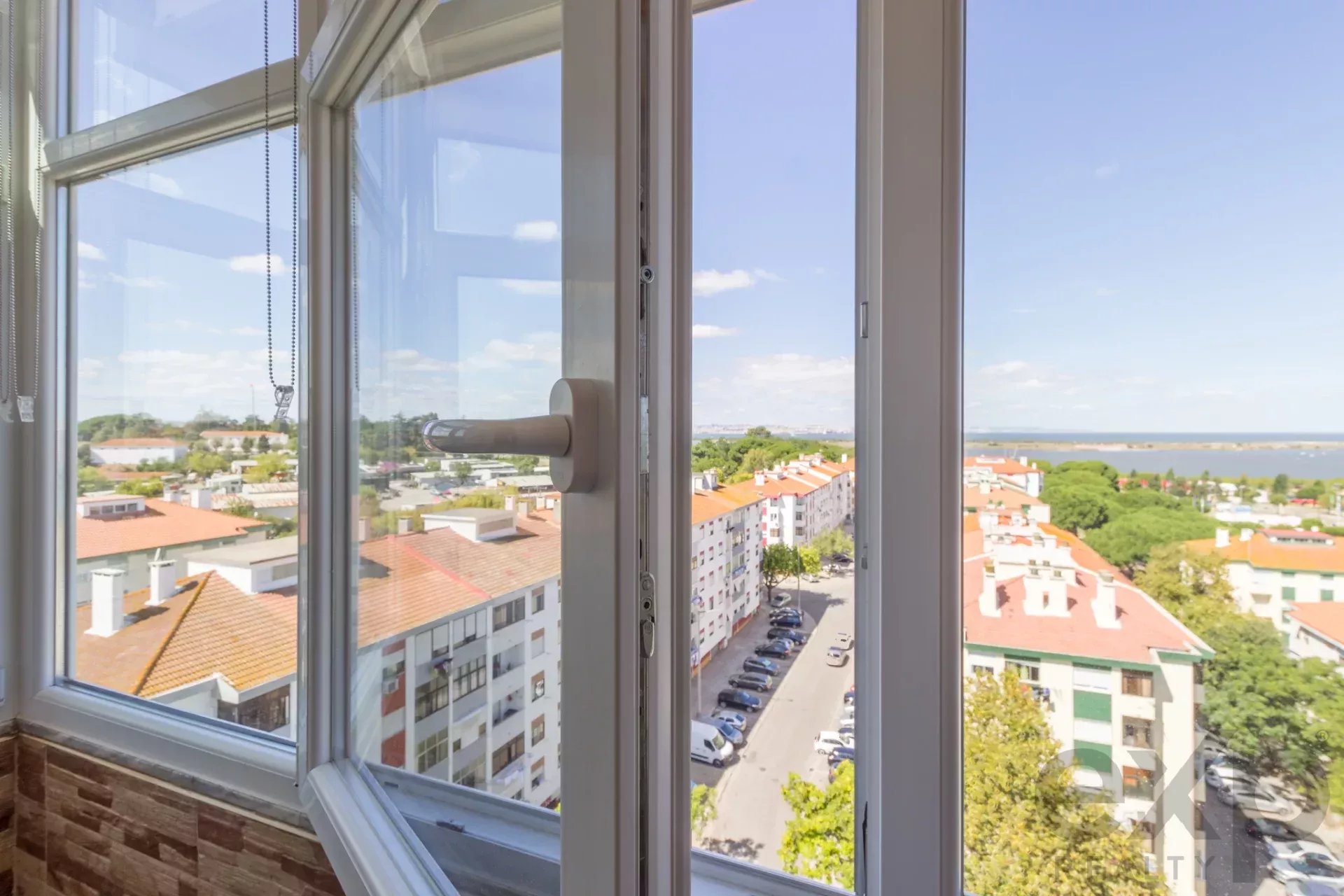 Comfort and Well-Being, 2-Bedroom Apartment in Amora, Seixal with 76.15 m²