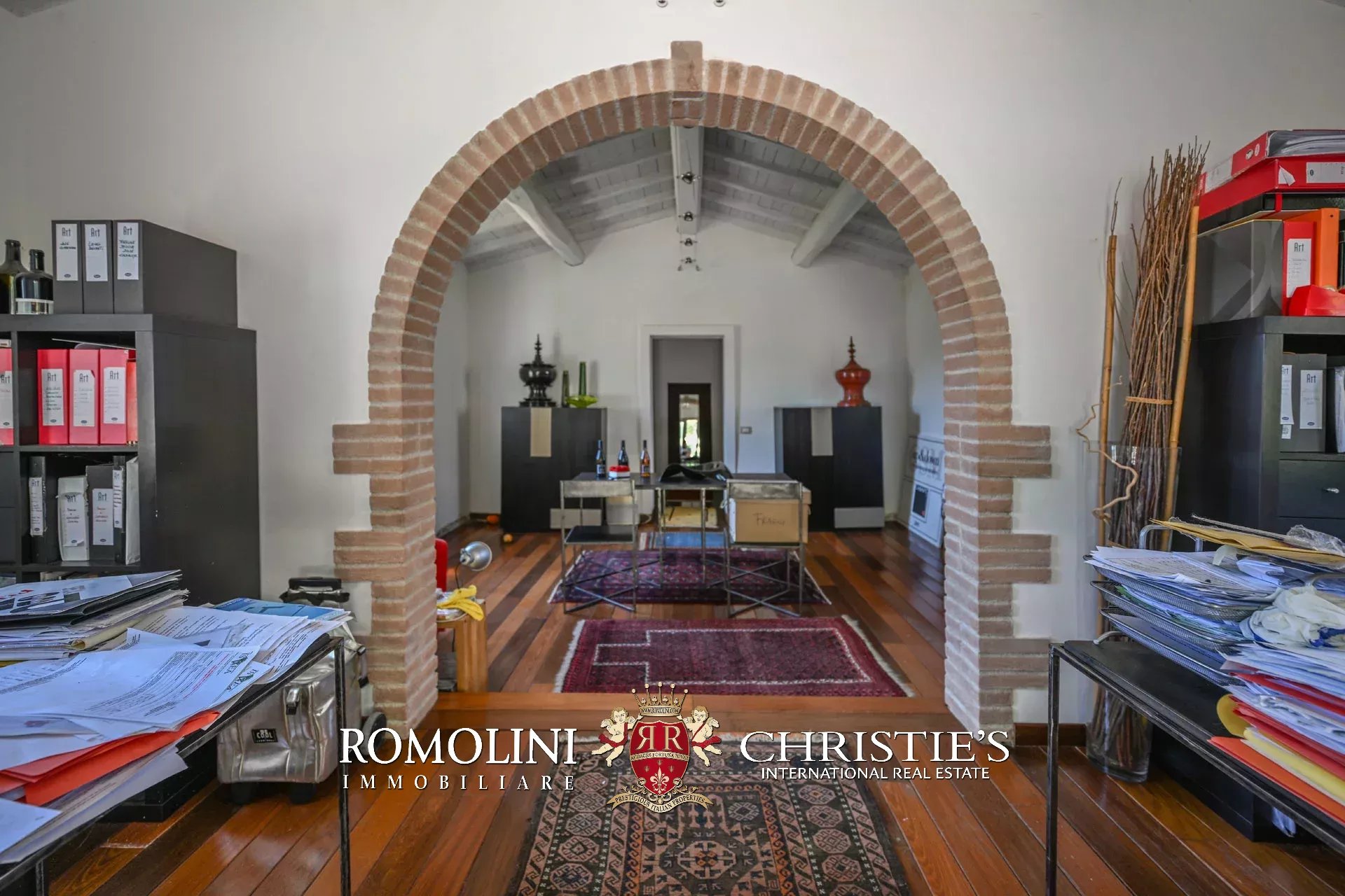 6 Bedroom Vineyard's Image 9